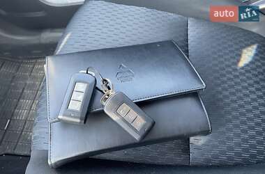 Внедорожник / Кроссовер Mitsubishi Outlander 2014 в 