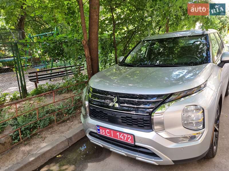 Позашляховик / Кросовер Mitsubishi Outlander 2024 в Києві