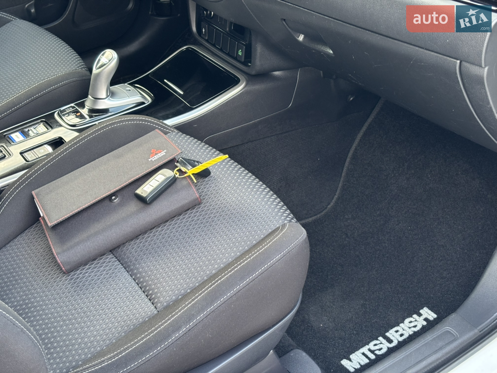 2020 Mitsubishi Outlander - мініатюра 12