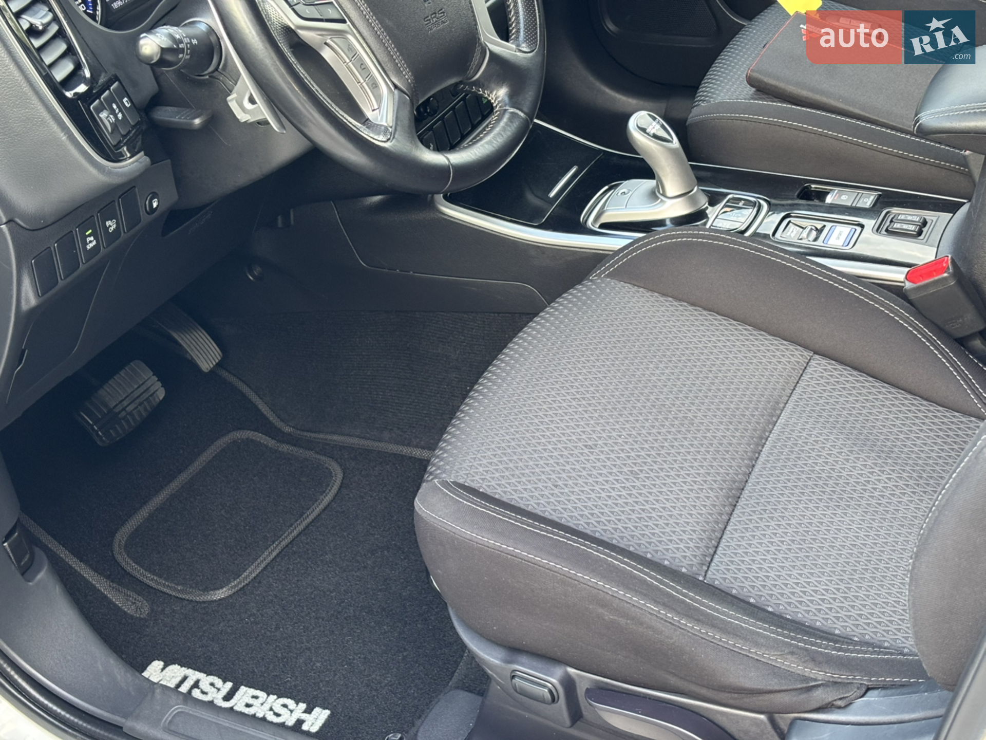 2020 Mitsubishi Outlander - мініатюра 16