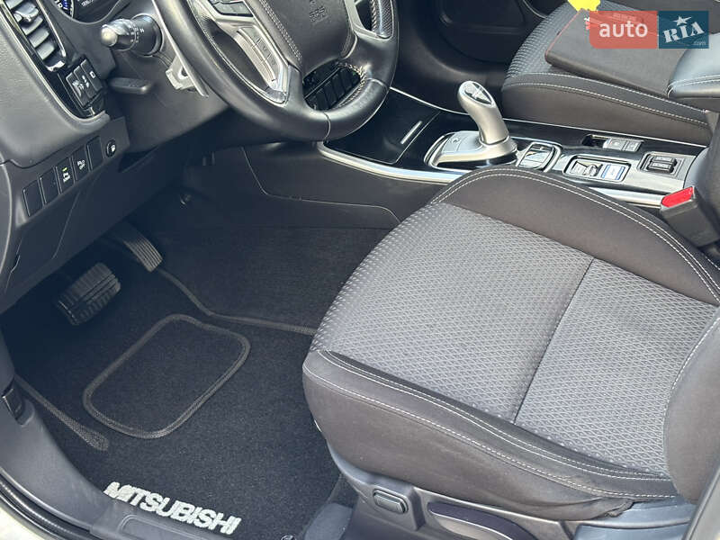 Внедорожник / Кроссовер Mitsubishi Outlander 2020 в Ровно