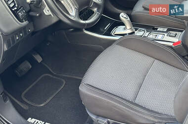 Внедорожник / Кроссовер Mitsubishi Outlander 2020 в 