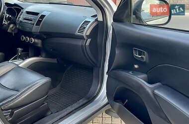 Внедорожник / Кроссовер Mitsubishi Outlander 2008 в 