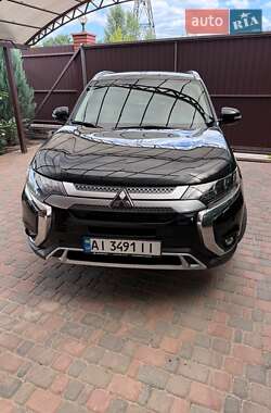 Внедорожник / Кроссовер Mitsubishi Outlander 2019 в Киеве
