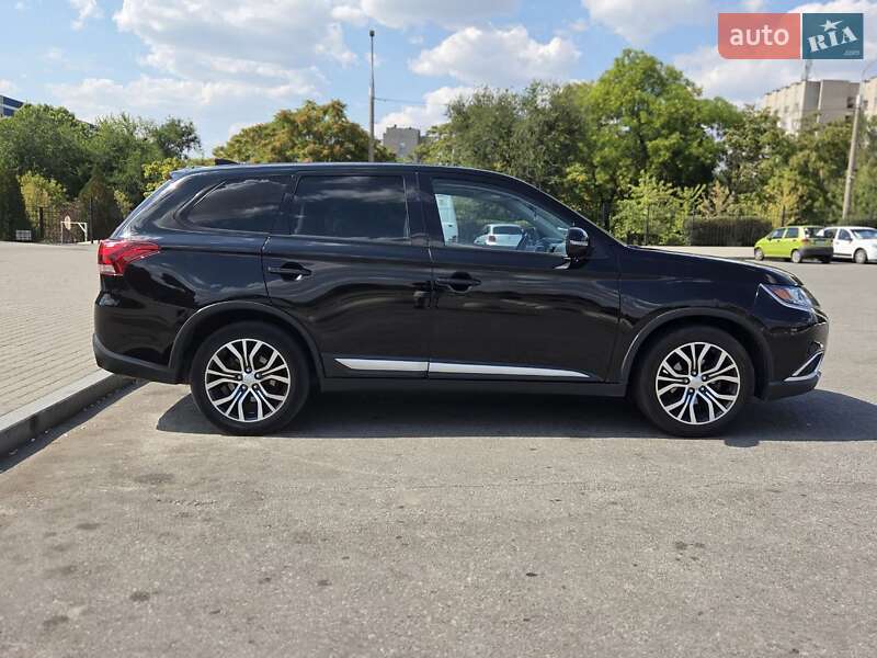 Позашляховик / Кросовер Mitsubishi Outlander 2017 в Запоріжжі