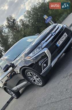 Внедорожник / Кроссовер Mitsubishi Outlander 2017 в Запорожье