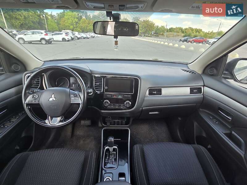 Позашляховик / Кросовер Mitsubishi Outlander 2017 в Запоріжжі