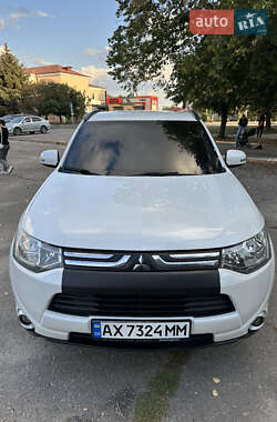 Внедорожник / Кроссовер Mitsubishi Outlander 2013 в Новой Водолаге