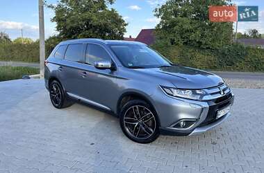 Позашляховик / Кросовер Mitsubishi Outlander 2016 в Косові