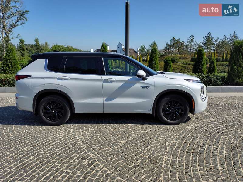 Позашляховик / Кросовер Mitsubishi Outlander 2022 в Дніпрі