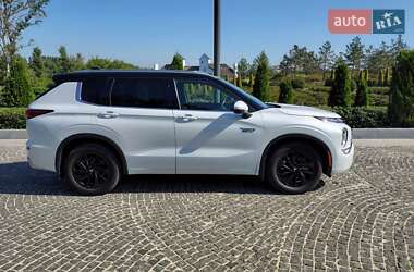 Внедорожник / Кроссовер Mitsubishi Outlander 2022 в 