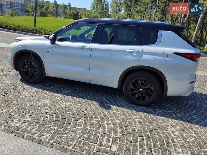 Позашляховик / Кросовер Mitsubishi Outlander 2022 в Дніпрі