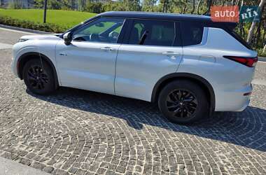 Внедорожник / Кроссовер Mitsubishi Outlander 2022 в 