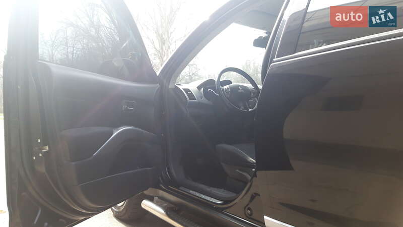 Внедорожник / Кроссовер Mitsubishi Outlander 2008 в Запорожье