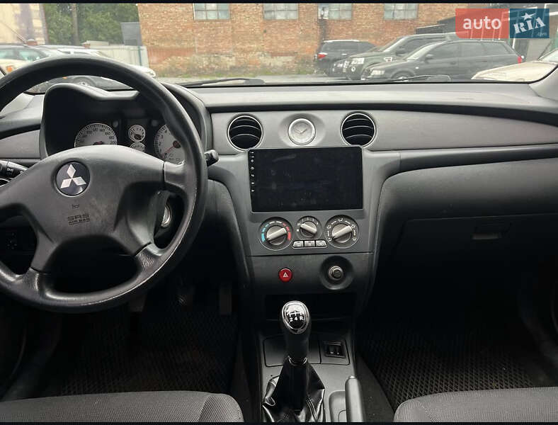 Позашляховик / Кросовер Mitsubishi Outlander 2004 в Рівному