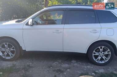 Внедорожник / Кроссовер Mitsubishi Outlander 2012 в 