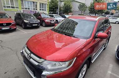 Внедорожник / Кроссовер Mitsubishi Outlander 2015 в Киеве