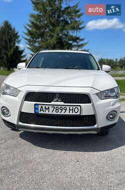 Внедорожник / Кроссовер Mitsubishi Outlander 2012 в Житомире