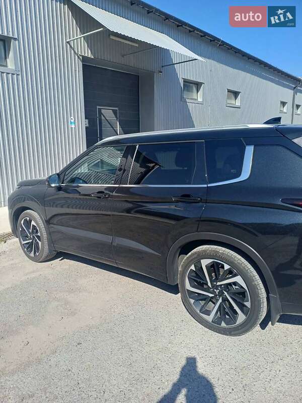Позашляховик / Кросовер Mitsubishi Outlander 2024 в Тернополі