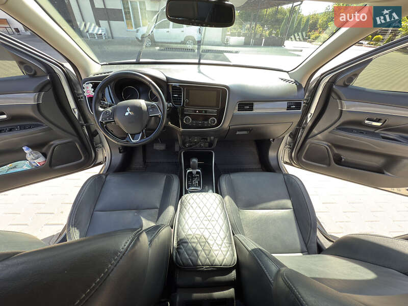 Внедорожник / Кроссовер Mitsubishi Outlander 2019 в Каменец-Подольском