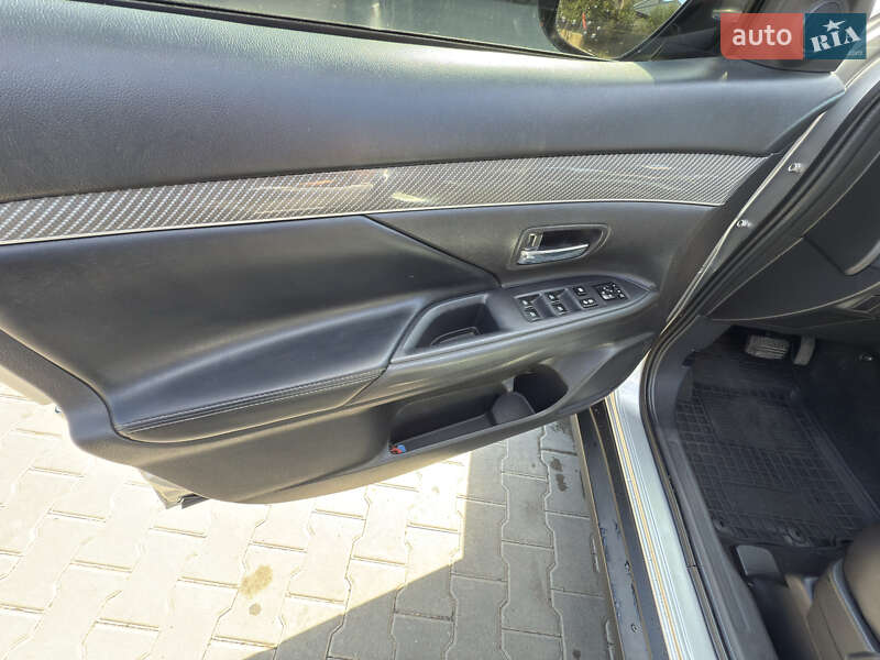 Внедорожник / Кроссовер Mitsubishi Outlander 2019 в Каменец-Подольском