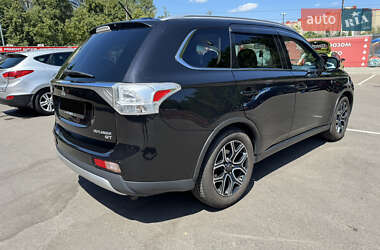 Внедорожник / Кроссовер Mitsubishi Outlander 2015 в 