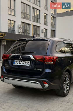 Внедорожник / Кроссовер Mitsubishi Outlander 2018 в 