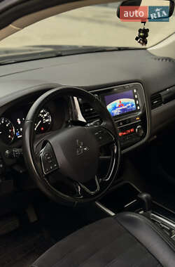 Внедорожник / Кроссовер Mitsubishi Outlander 2018 в 