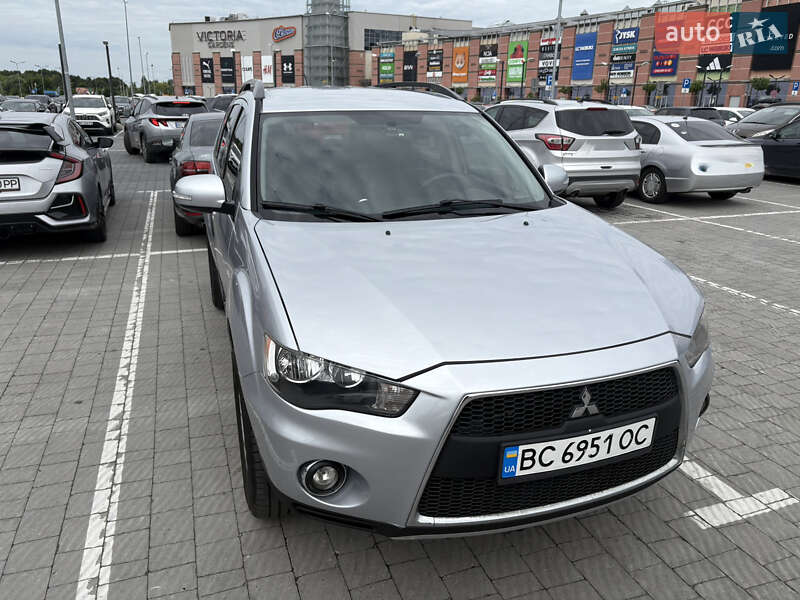 Mitsubishi Outlander 2011