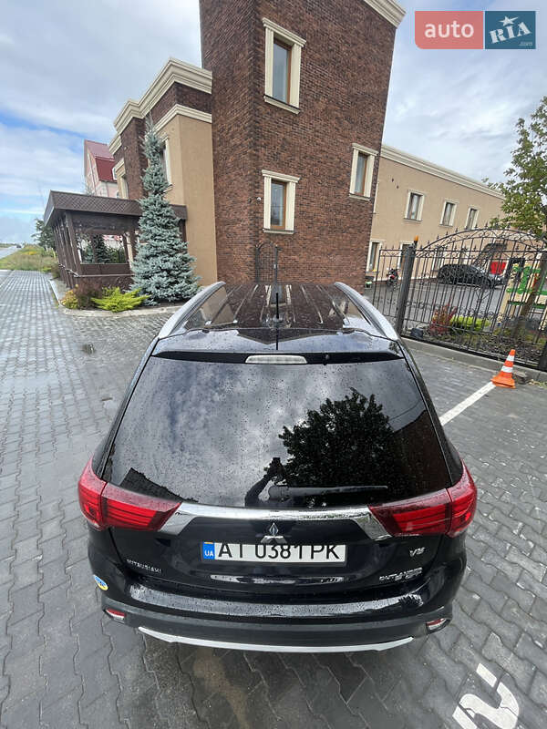 Внедорожник / Кроссовер Mitsubishi Outlander 2015 в Софиевской Борщаговке