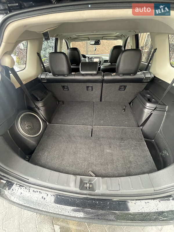 Внедорожник / Кроссовер Mitsubishi Outlander 2015 в Софиевской Борщаговке