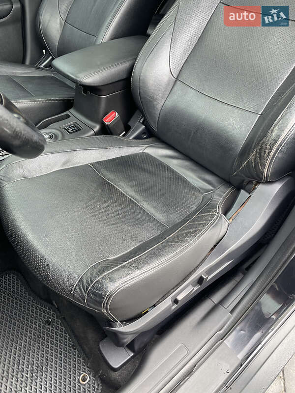 Внедорожник / Кроссовер Mitsubishi Outlander 2015 в Софиевской Борщаговке