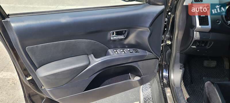 Позашляховик / Кросовер Mitsubishi Outlander 2011 в Львові фото 9 Позашляховик / Кросовер Mitsubishi Outlander 2011 в Львові