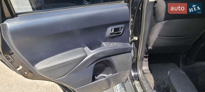 Позашляховик / Кросовер Mitsubishi Outlander 2011 в Львові фото 15 Позашляховик / Кросовер Mitsubishi Outlander 2011 в Львові