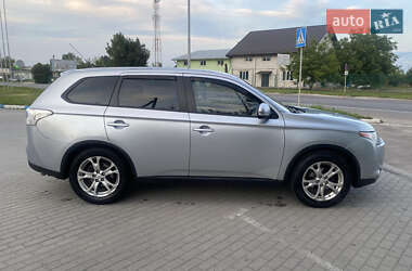 Внедорожник / Кроссовер Mitsubishi Outlander 2014 в 