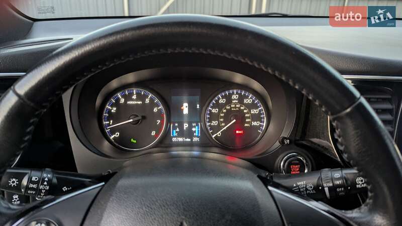Внедорожник / Кроссовер Mitsubishi Outlander 2018 в Хмельницком