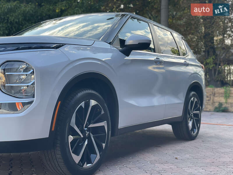 Внедорожник / Кроссовер Mitsubishi Outlander 2022 в Запорожье