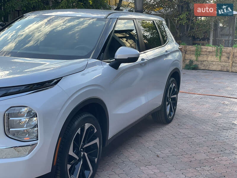 Внедорожник / Кроссовер Mitsubishi Outlander 2022 в Запорожье