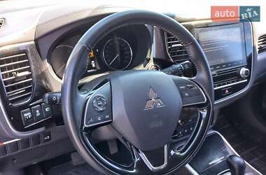 Внедорожник / Кроссовер Mitsubishi Outlander 2021 в Кривом Роге