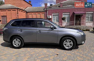 Внедорожник / Кроссовер Mitsubishi Outlander 2013 в 