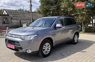 Внедорожник / Кроссовер Mitsubishi Outlander 2013 в 