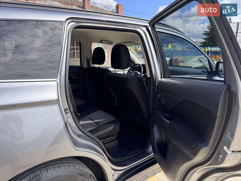 Внедорожник / Кроссовер Mitsubishi Outlander 2013 в Кодыме