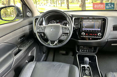 Внедорожник / Кроссовер Mitsubishi Outlander 2021 в 
