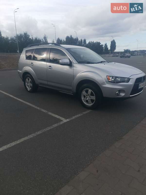 Внедорожник / Кроссовер Mitsubishi Outlander 2012 в Киеве