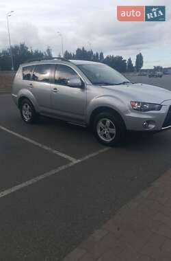 Внедорожник / Кроссовер Mitsubishi Outlander 2012 в 
