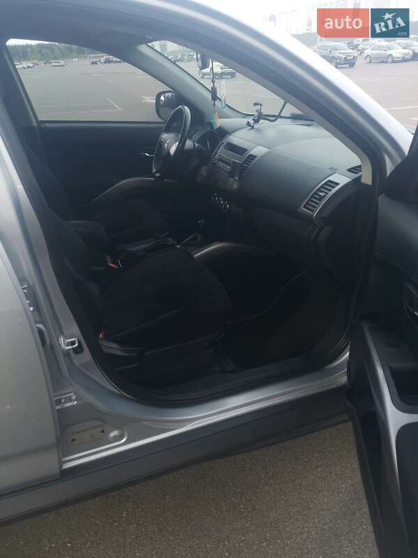 Внедорожник / Кроссовер Mitsubishi Outlander 2012 в Киеве