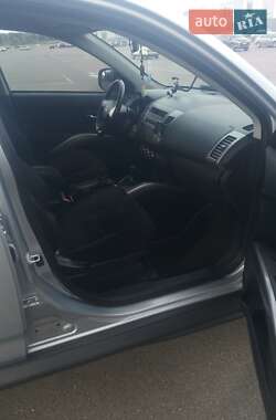 Внедорожник / Кроссовер Mitsubishi Outlander 2012 в 