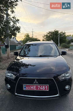 Внедорожник / Кроссовер Mitsubishi Outlander 2011 в 