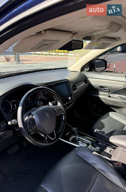 Внедорожник / Кроссовер Mitsubishi Outlander 2021 в 