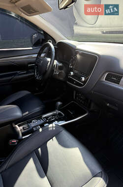 Внедорожник / Кроссовер Mitsubishi Outlander 2021 в 